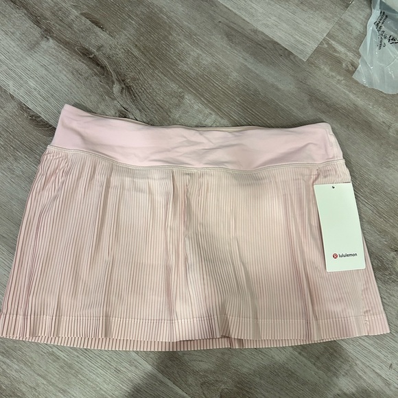 Pleat to street MR skirt - Picture 4 of 4